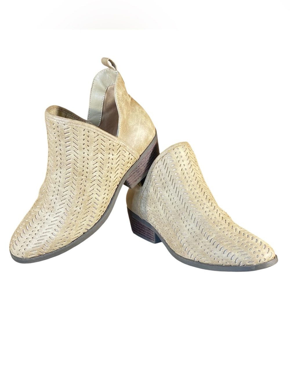 Serra Beige Heeled Booties Pull On Style Woven Chunky Heel Faux Leather Size 9